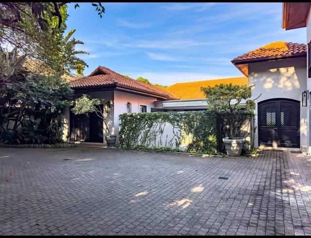 5 BEDROOM HOUSE FOR SALE IN ZIMBALI ESTATE